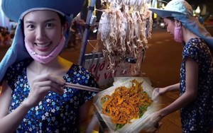 Hoa hậu Thùy Tiên mải mê thưởng thức món khô mực do chính tay mình làm và cái kết khiến ai cũng hốt hoảng