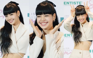 Lisa xinh như búp bê sống khi dự sự kiện ở quê nhà Thái Lan, ai dè được CEO tặng hẳn kem đánh răng có 1,2 carat kim cương