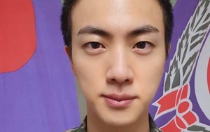 Kết thúc huấn luyện, Jin BTS được nhận làm trợ giảng tại Sư đoàn 5