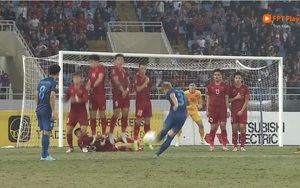 Fan Việt thót tim với cú sút phạt đẳng cấp của Bunmathan 