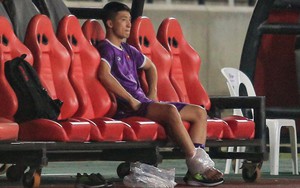 Trung vệ Bùi Tiến Dũng chấn thương có thể lỡ trận chung kết Thái Lan đấu Việt Nam