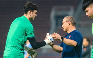 Đội tuyển Việt Nam hô vang: Quyết tâm vô địch, HLV Park Hang-seo động viên các thủ môn