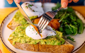 6 “giai thoại” phổ biến nhất về sức khỏe mà hơn 90% mọi người đều lầm tưởng, từ bữa sáng là quan trọng nhất đến nên ngủ 8 tiếng mỗi ngày