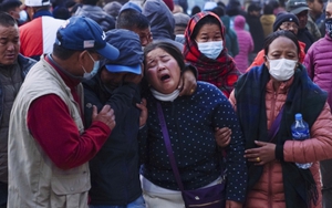 Nhân chứng vụ máy bay rơi tại Nepal kể lại về tiếng hành khách kêu cứu và nỗ lực tìm kiếm thi thể nạn nhân trong vô vọng