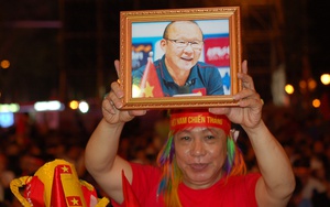 Hàng nghìn người cháy hết mình cổ vũ ĐT Việt Nam đá Chung kết AFF Cup