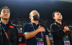 Khoảnh khắc đầy cảm xúc trong lễ chào cờ của ĐT Việt Nam trước chung kết AFF Cup 2022