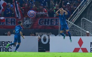 'Quái vật' Theerathon Bunmathan lại khiến Việt Nam tan giấc mộng vàng