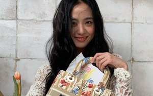 Bộ sưu tập túi xách Dior đầy thèm muốn của Jisoo Blackpink