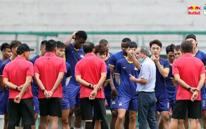 Bầu Đức lại doạ bỏ bóng đá: Khi nhiệt tâm không còn