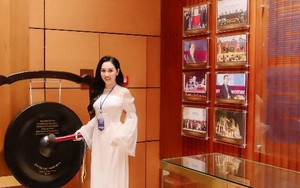 Hoa hậu Huỳnh Thúy Anh nhận giải thưởng Sao vàng Doanh nhân Việt Nam