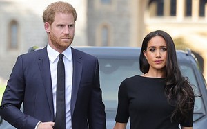 Bất chấp kể hết trong tự truyện, Hoàng tử Harry và vợ nhận thống kê đáng lo ngại, liệu có hết cửa kiếm bộn tiền?