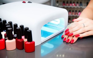 Phát hiện đèn sấy móng tay bằng tia cực tím có thể gây tổn thương và đột biến gen