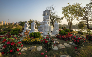 Triển lãm ảnh 'Pháp vũ rồng thiêng' tại Đại Bảo Tháp Mandala Tây Thiên 