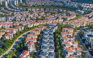 Một doanh nghiệp ở Trung Quốc xây cả khu biệt thự rộng 2.500 mẫu đất làm 'phúc lợi' cho nhân viên: Giảm 40% giá, hưởng cuộc sống vương giả, đến làng đại gia nổi tiếng còn thua xa
