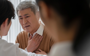 Thấy tôi bị dồn hỏi chuyện chồng con, bố giải vây chỉ bằng một câu nói