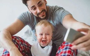 Thường xuyên khoe con lên mạng xã hội: Tưởng vô hại lại tiềm ẩn hiểm hoạ khôn lường!