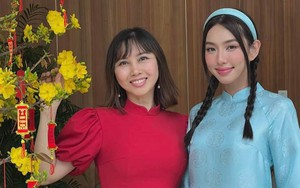 Thùy Tiên khoe dáng bên mẹ ngày đầu Xuân, nhan sắc mẹ nàng hậu được khen nức nở