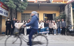 Dân mạng khoe ảnh bạn học bật chế độ "tàng hình" trong buổi họp lớp đầu năm: Đứa nào năm xưa khóc nhiều nhất chắc chắn không xuất hiện!