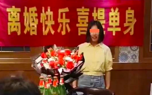 Sau ly hôn, người phụ nữ mời người thân và bạn bè đến dự lễ liên hoan, câu chuyện đằng sau mới đáng nói