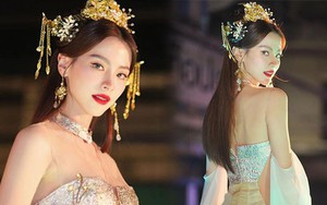 Nữ thần Baifern Pimchanok “đại náo” đường phố Thái Lan dịp Tết: Lên đồ Trung hoa lộng lẫy, đẹp chấp cả đèn flash