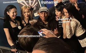 Bức hình quyền lực bất ngờ: BLACKPINK visual phát sáng bên Pharrell, còn được đích thân Đệ nhất Phu nhân Pháp chụp