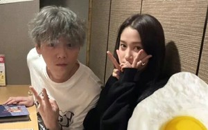 Hiếm lắm mới bắt gặp Lộc Hàm - Quan Hiểu Đồng cùng khung hình khi hẹn hò, còn “phát đường” giữa tin đồn kết hôn