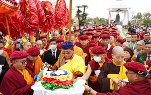 Pháp hội cầu an đầu Xuân tại Đại Bảo tháp Mandala Tây Thiên