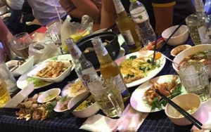 Chồng bị rủ đi “khai xuân” liên miên, vợ 1 nách 3 con dùng chiêu độc khiến cả đám bạn chồng “choáng váng”