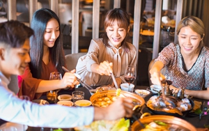 Một bữa ăn nhìn rõ người EQ cao: Ai thường xuyên làm 3 hành động này xứng đáng kết giao lâu dài