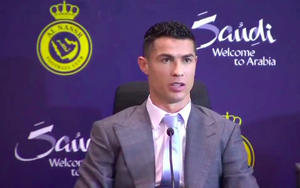 Ronaldo ra mắt Al Nassr: 'Tôi là cầu thủ độc nhất'