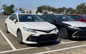 Land Cruiser, Camry và nhiều xe hot của Toyota cháy hàng nhưng khách bỏ cọc rất ít, chịu chờ tận 2 năm