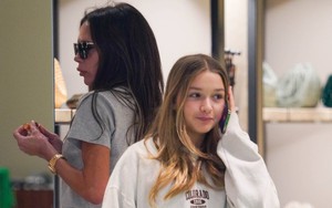 Harper nhà David Beckham thành tâm điểm chú ý khi lên phố cùng mẹ, ngày càng ra dáng thiếu nữ