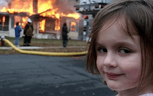 Phủ sóng với ảnh meme, cuộc sống của “cô bé với nụ cười nhếch mép” bây giờ ra sao? 