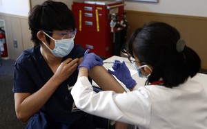 Nhật Bản tiêm vaccine tăng cường phòng biến thể Omicron