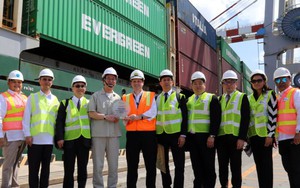 Sốc với thưởng Tết một lần bằng 10 năm làm việc: Doanh nghiệp dầu khí tặng người lao động 120 tháng lương, công ty truyền thông cho nhân viên nghỉ 365 ngày