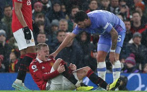 Tin chuyển nhượng MU 4/1: Van de Beek có thể nghỉ hết mùa