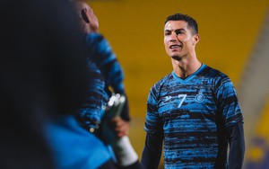 Đập điện thoại ở châu Âu nhưng bị treo giò ở châu Á, Ronaldo bị cấm đá trận ra mắt Al-Nassr