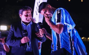 Luis Suarez bật khóc ở lễ ra mắt hoành tráng hơn cả Ronaldo