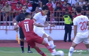 Báo Indonesia phẫn nộ: Văn Hậu 'ăn chân' nhưng không bị thẻ