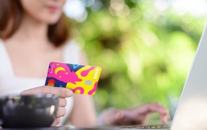 Thẻ ngân hàng tạo hình nhân vật Ma Sói: Giới trẻ mê mẩn vì thiết kế có 1-0-2!