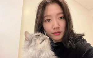 'Mẹ bỉm' Park Shin Hye khoe nhan sắc mặn mà trong thời gian nuôi con nhỏ