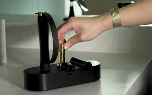 Cận cảnh máy đánh son cho người khuyết tật tại CES 2023: Nhân văn nhưng vẫn còn vài điểm trừ