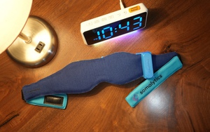 Bên trong chiếc mặt nạ ngủ 200 USD là những cảm biến có thể làm rung chuyển ngành công nghệ