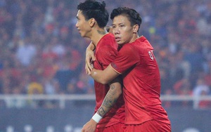 'Chiến thần ngoại giao' Quế Ngọc Hải: Ngăn Văn Hậu nổi nỏng, vui vẻ bắt tay đối thủ sau trận