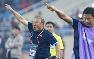 HLV Park Hang-seo vỡ oà cảm xúc với bàn thắng thứ 2 của Tiến Linh trước Indonesia