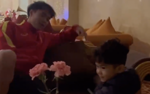 Văn Toàn chơi đuổi bắt cùng con trai Hùng Dũng, cũng muốn có em bé của riêng mình