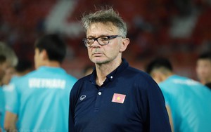 Cafe đầu tuần: 'Trò phù thủy' của ông Troussier