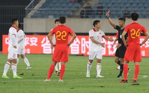 Tiến Linh thẻ đỏ, Việt Nam thua trận đầu tiên dưới thời HLV Troussier