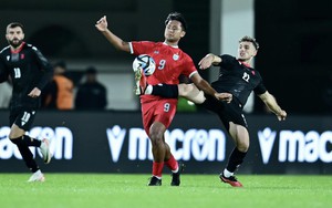 Thái Lan thua với tỷ số cực đậm trước một đội tuyển của châu Âu, lỡ cơ hội vượt ĐT Việt Nam