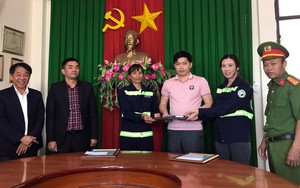 Biểu dương hai nữ nhân viên trả lại tài sản lớn cho du khách